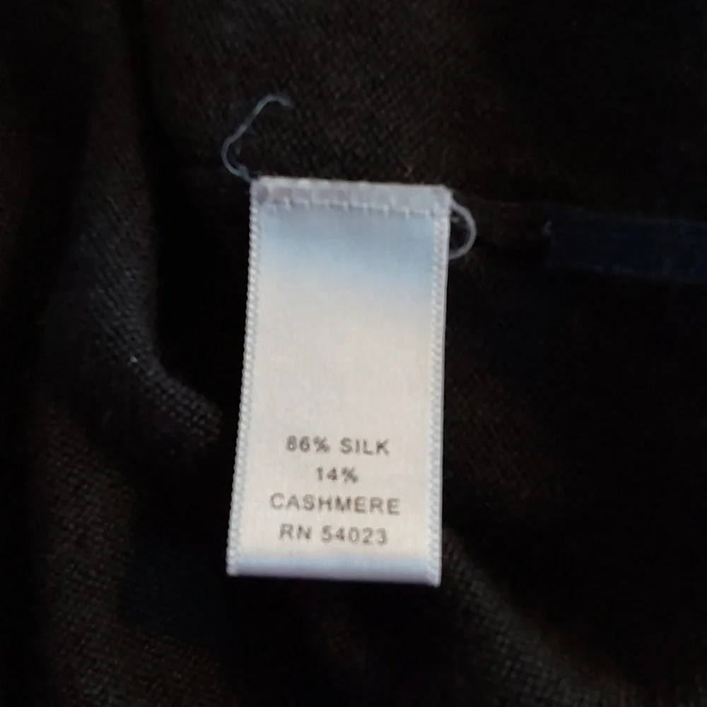Banana Republic| Mens Black Cashmere/Silk V Neck Soft Neutral Sweater Preppy L